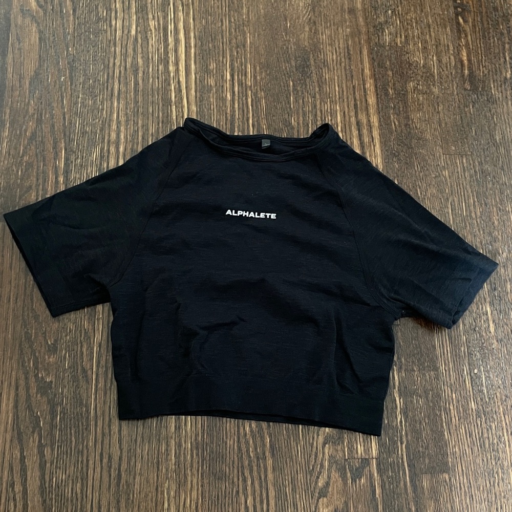 Alphalete womens amplify crop top